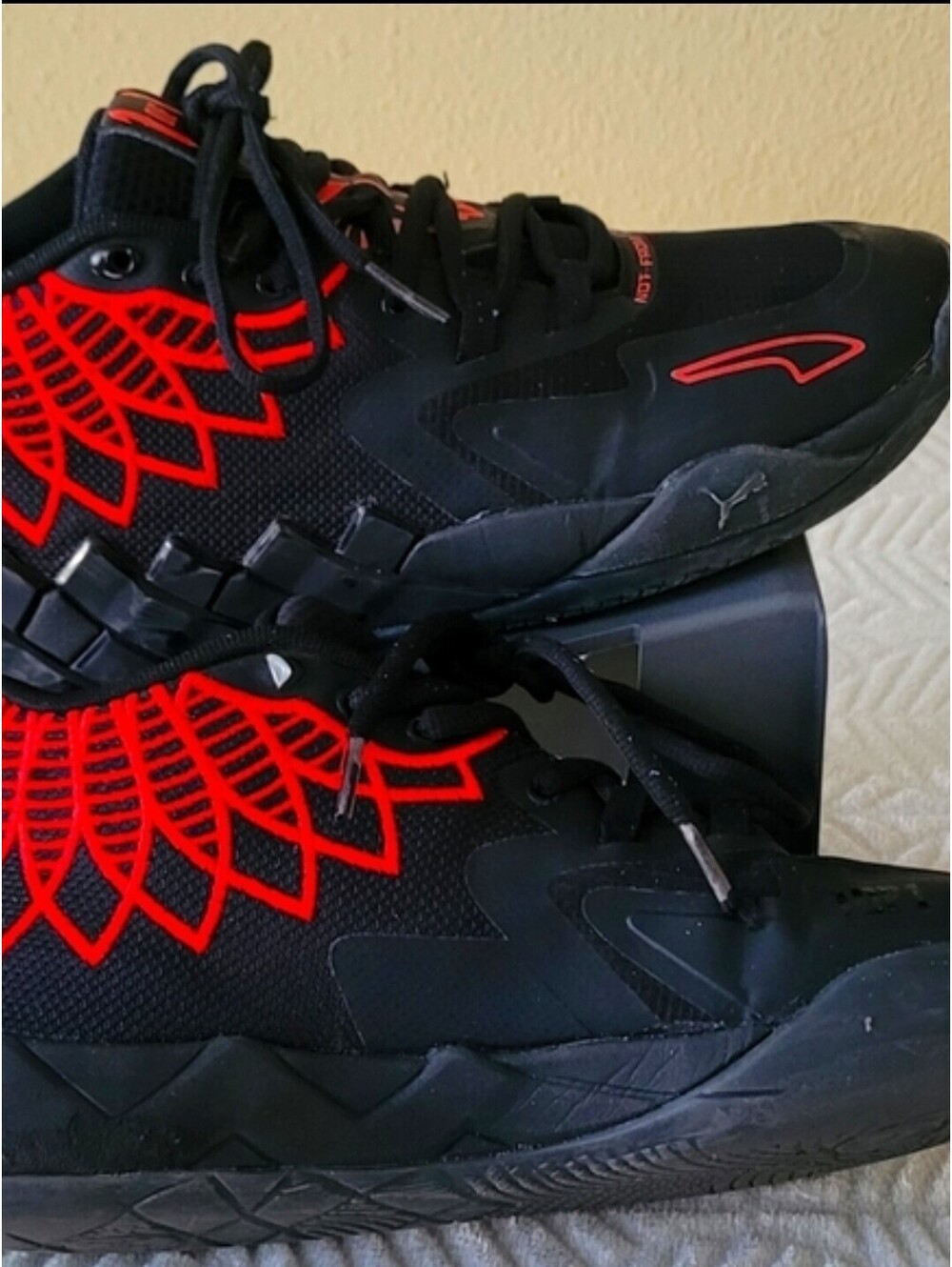 PUMA MB.01 Black Red Blast 2022 LaMelo Ball US Size 11 370109-01 Basketball Shoe